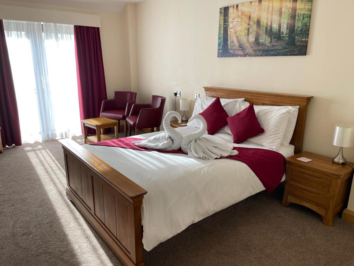 Riverside Park & Country Club - Housity
