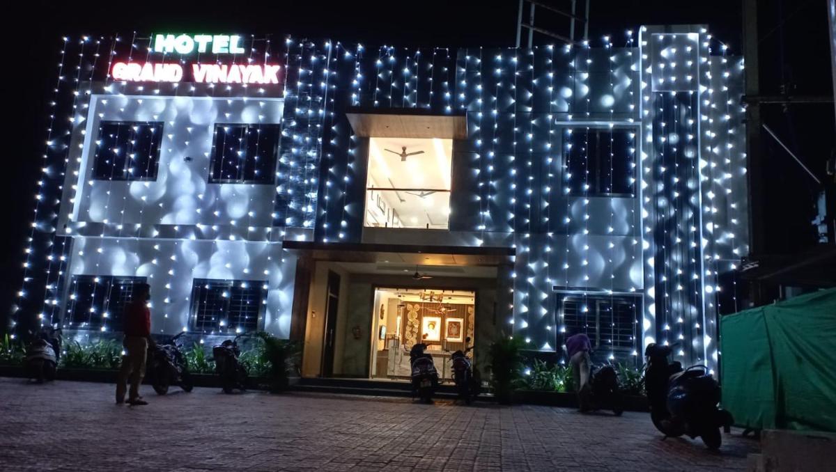 HOTEL GRAND VINAYAK, KUKSHI - Housity