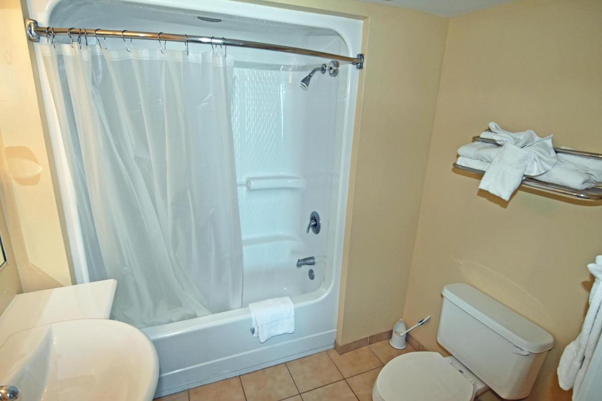 Oceanfront 3BR Seaside Resort 1403, Shop, Dine, Enjoy - Housity