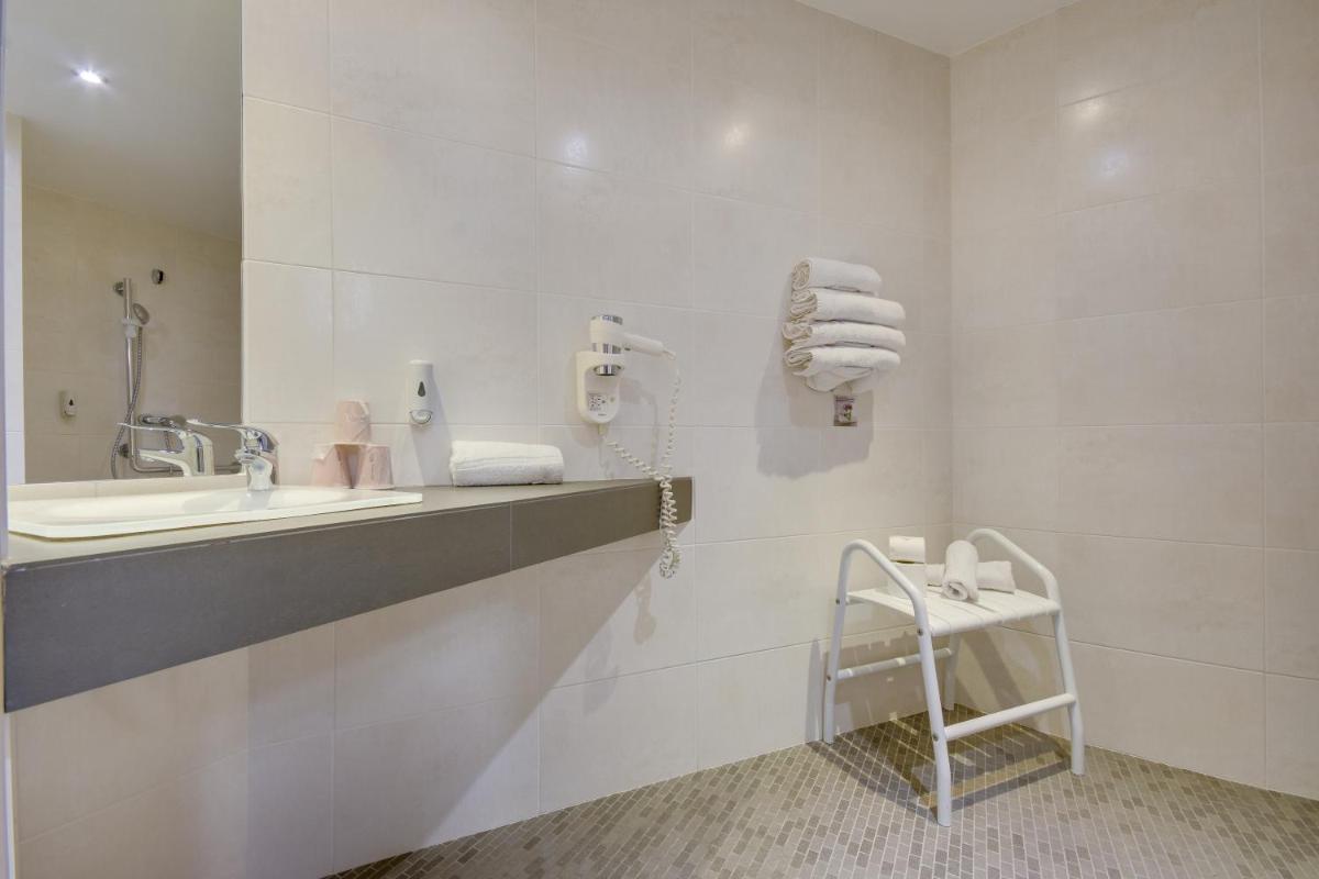 Brit Hotel Lille Centre - Housity