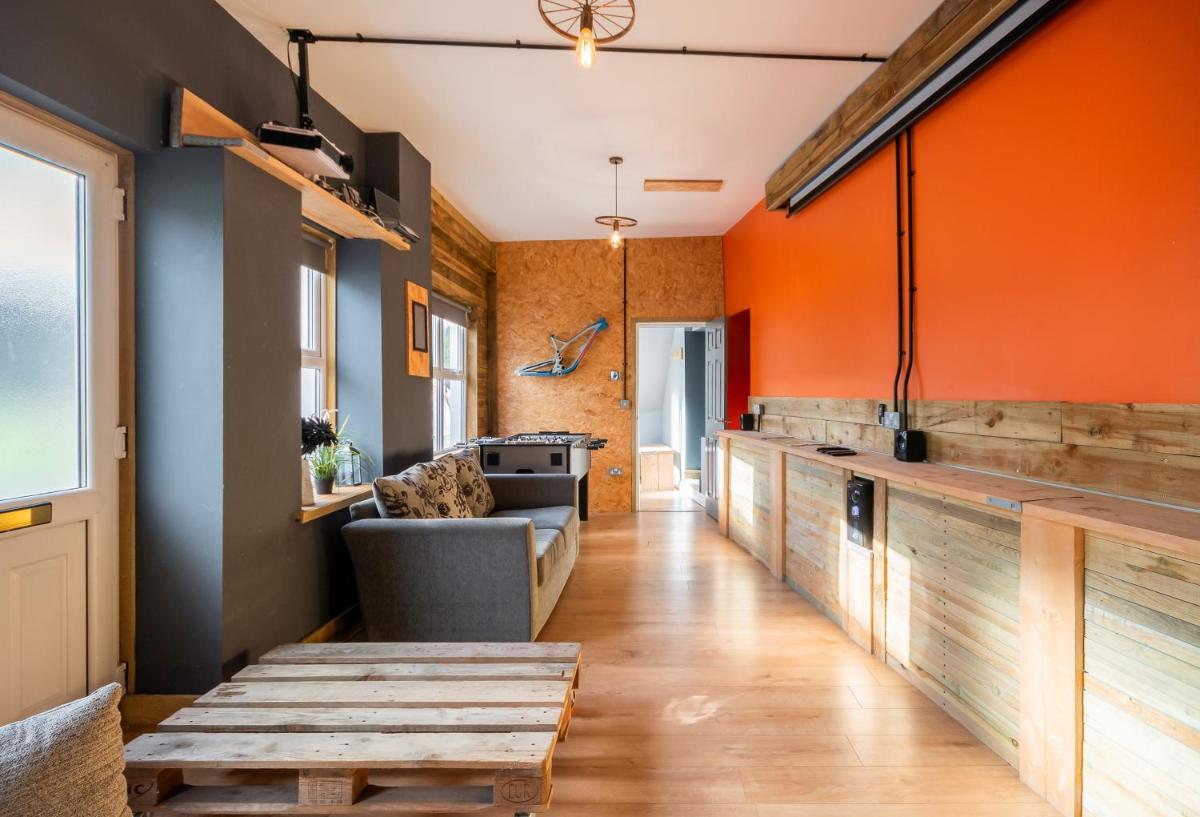Riverside by Afan Valley Escapes - Housity