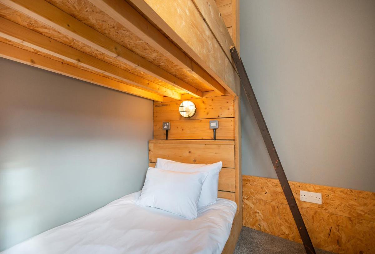 Riverside by Afan Valley Escapes - Housity