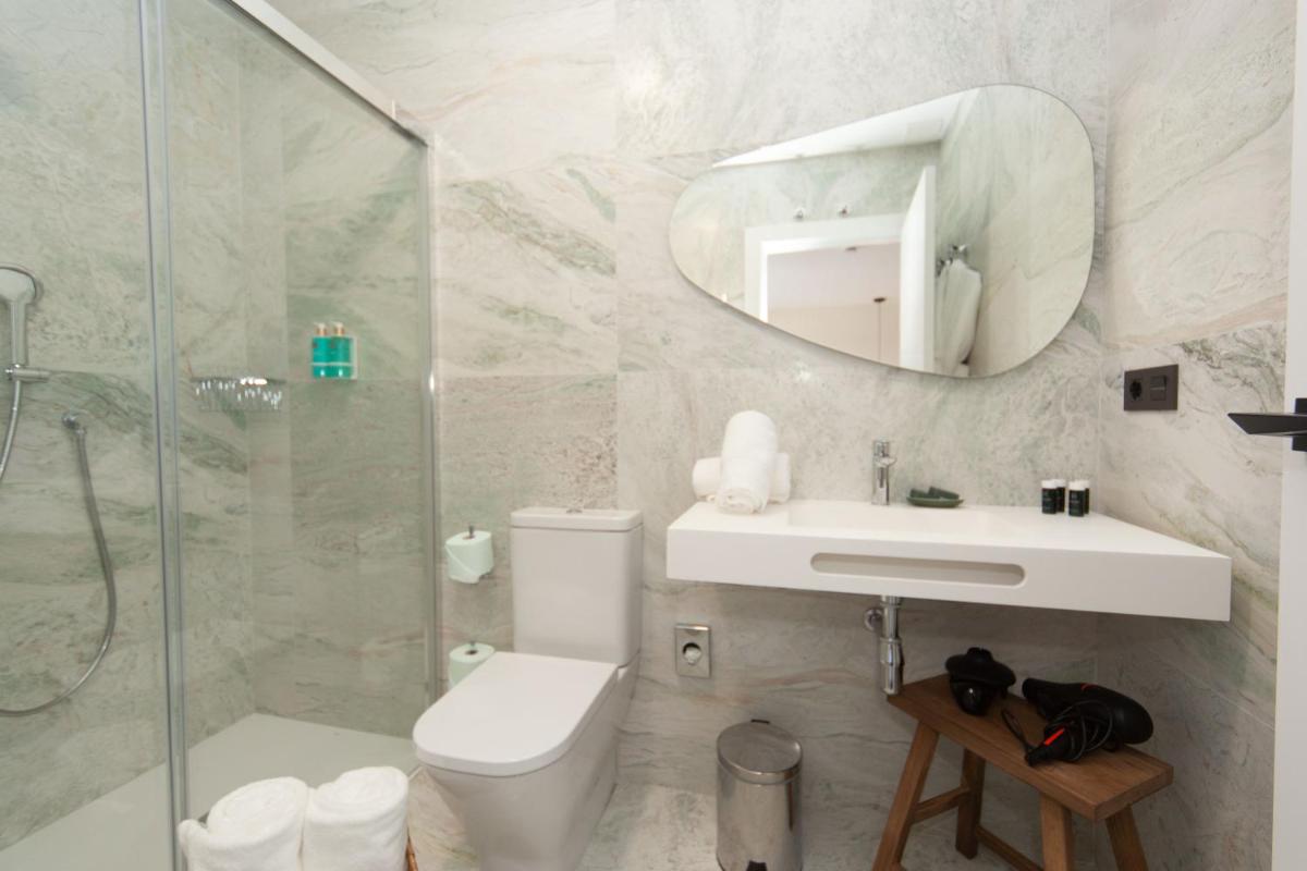 Un baño de Duruelo Mountain Suites