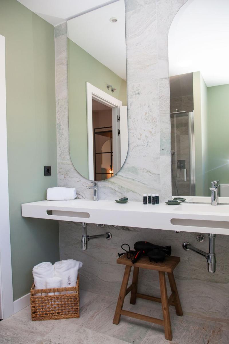 Un baño de Duruelo Mountain Suites