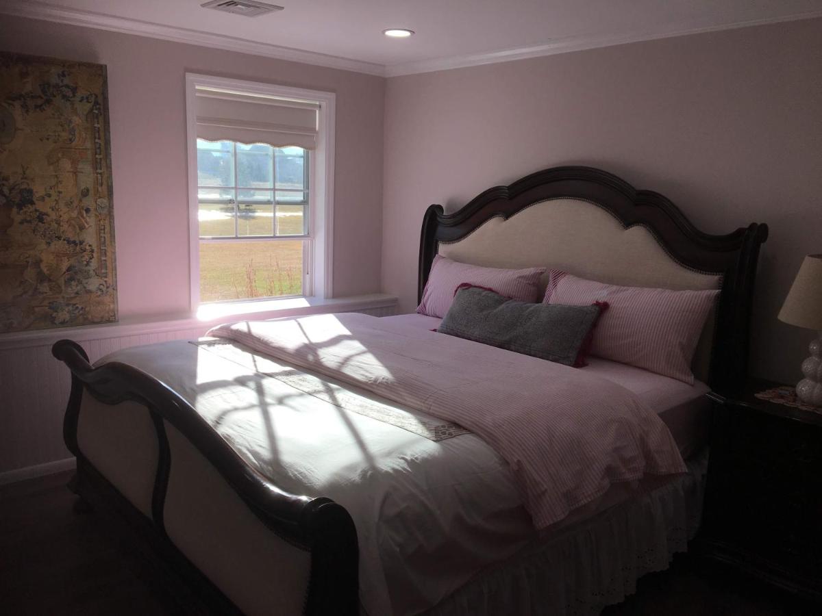 Privacy, entertainment, comfort galore 2 BR LR 1BA Home Theater, Pool Table - Housity
