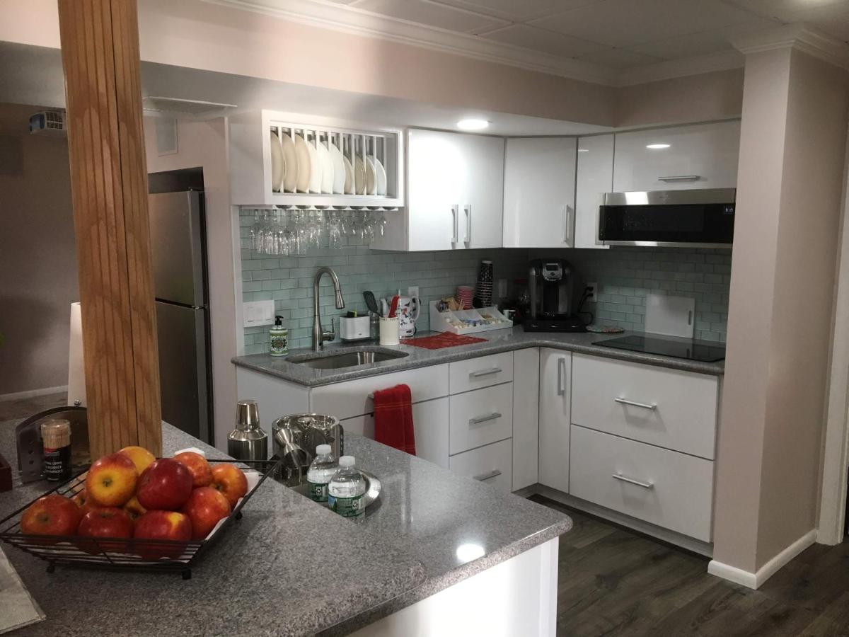 Privacy, entertainment, comfort galore 2 BR LR 1BA Home Theater, Pool Table - Housity
