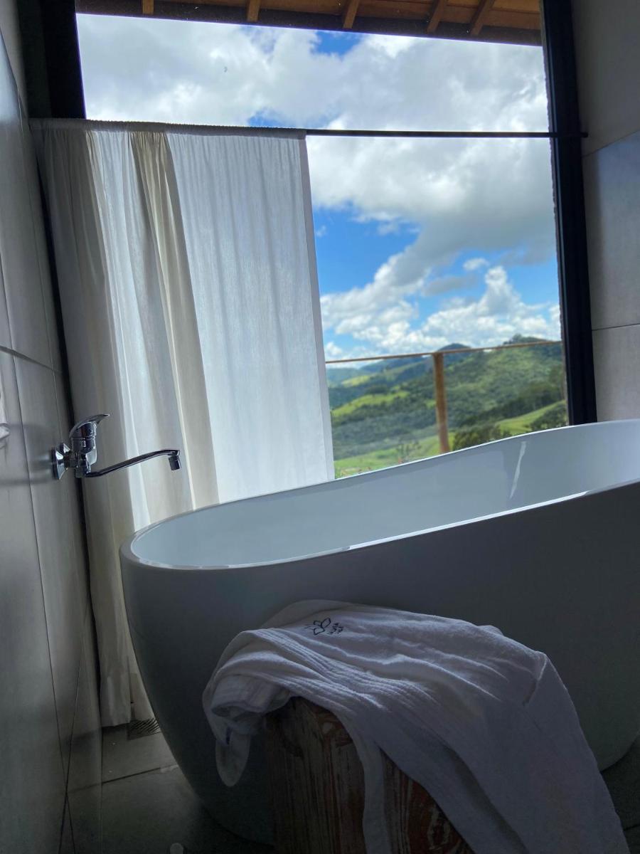 Chalé Oliva e Chalé Sálvia, Charmosos e com vista da Mantiqueira - Housity