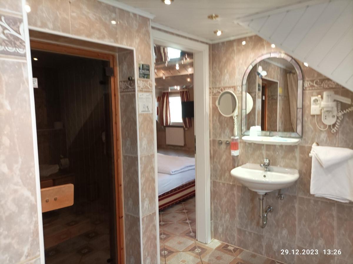 Central Hotel - Housity