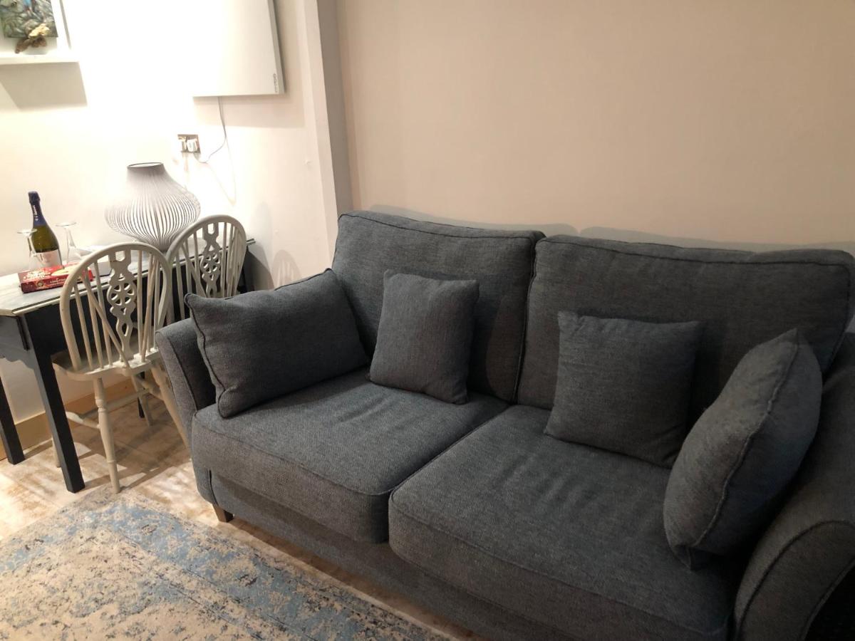 Ty Cwtch - Housity