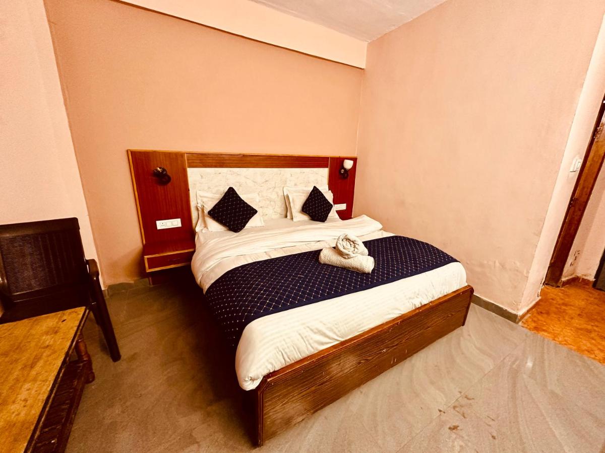 Royal Respite Manali - Luxury Comfort ! Travellers Delight ! Budget Friendly ! Prime Location ! Guest Favourite - Housity