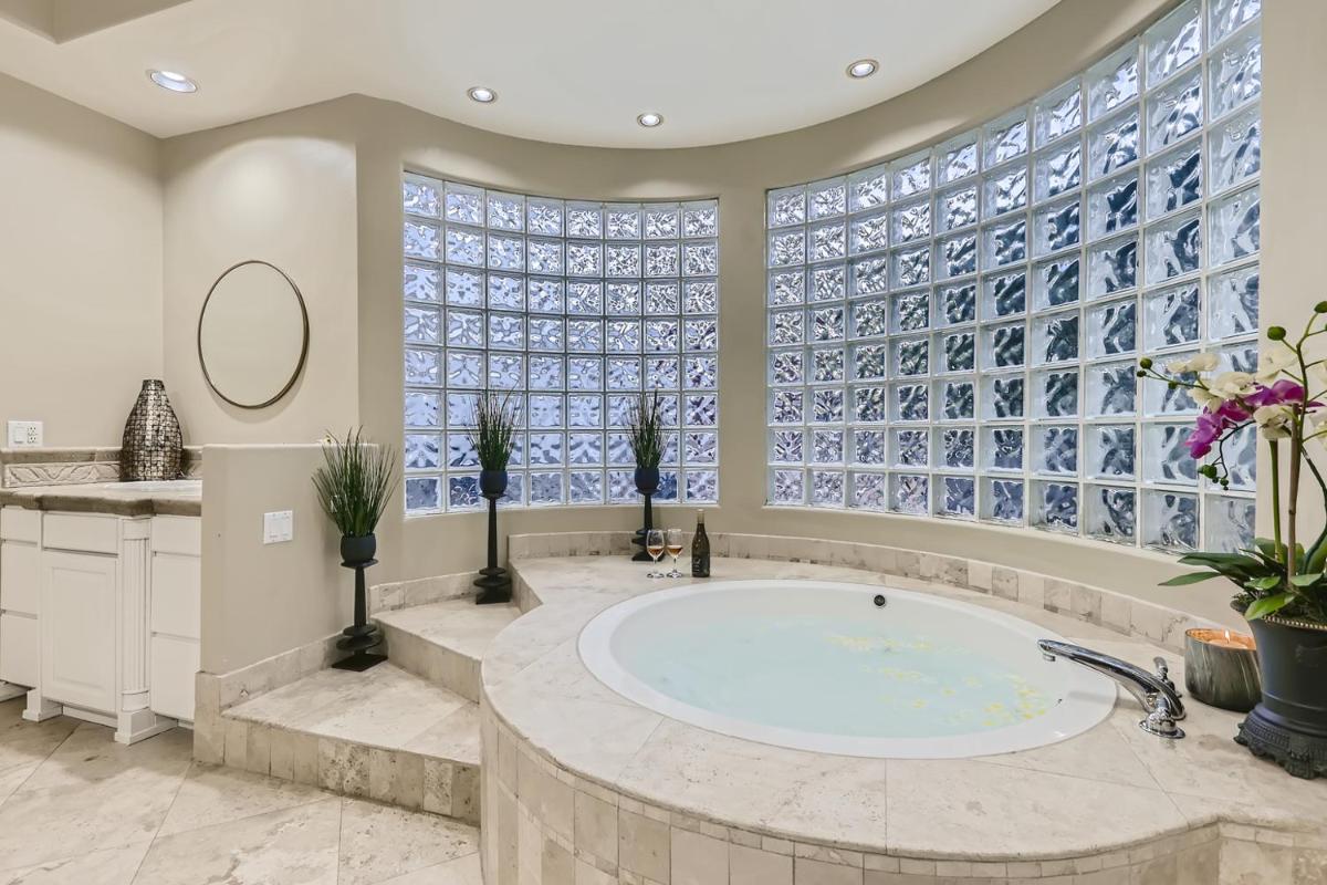 Caesar's Bliss - Housity
