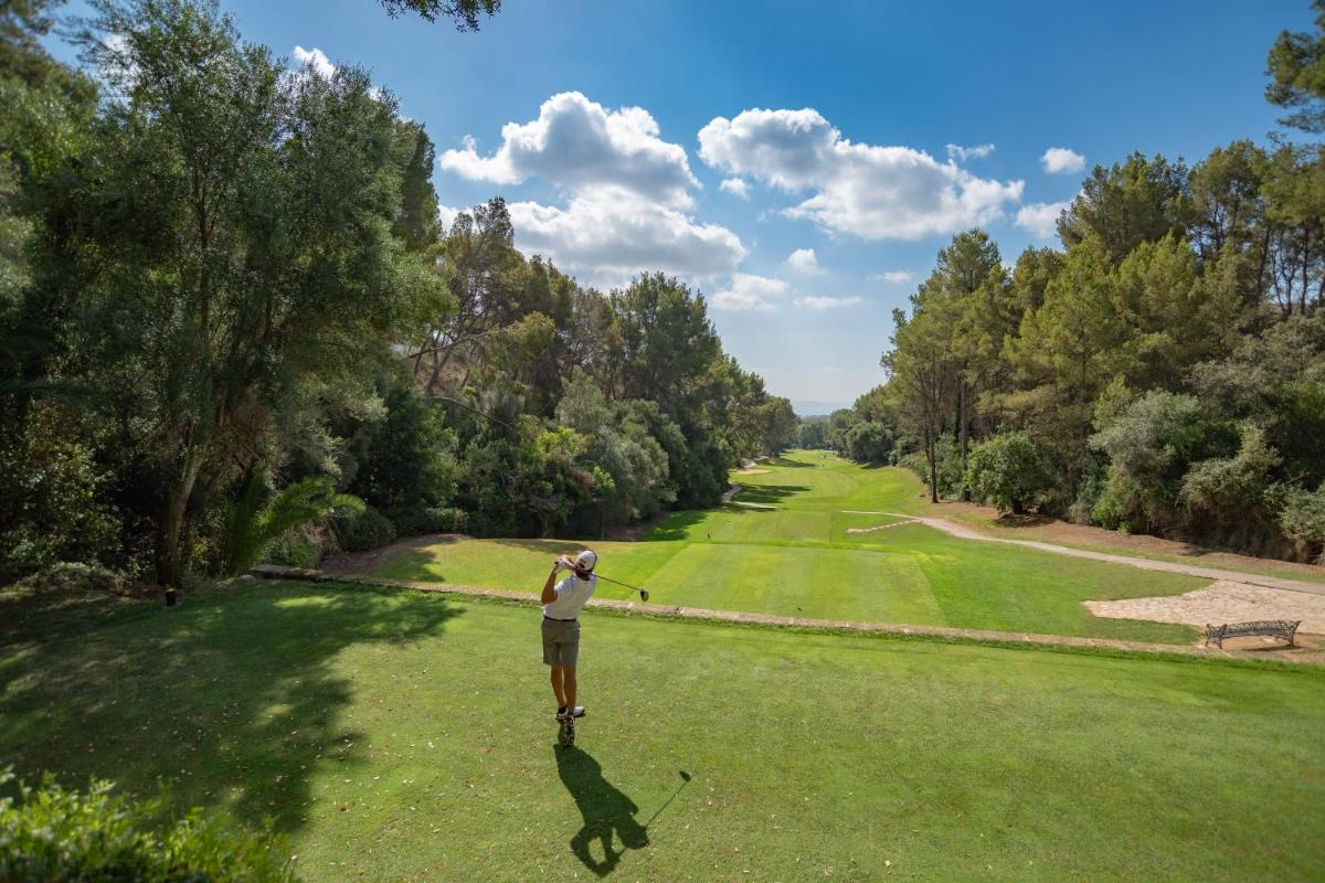 Instalaciones para jugar al golf en el hotel o alrededores