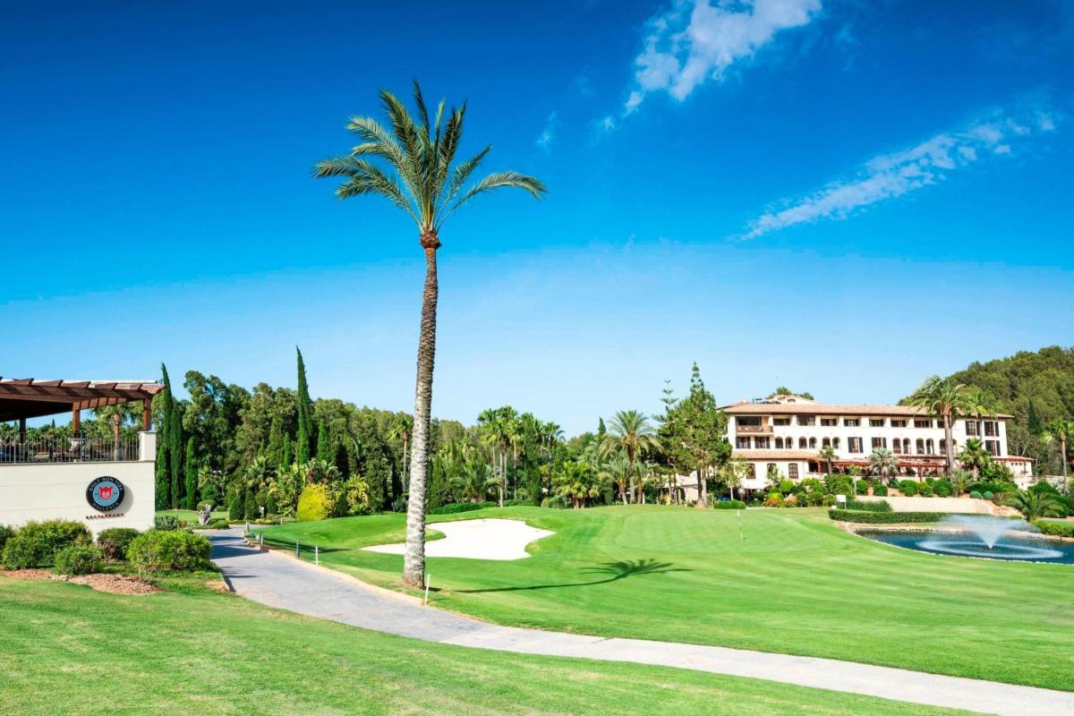 Jardín al aire libre en Castillo Hotel Son Vida, a Luxury Collection Hotel, Mallorca