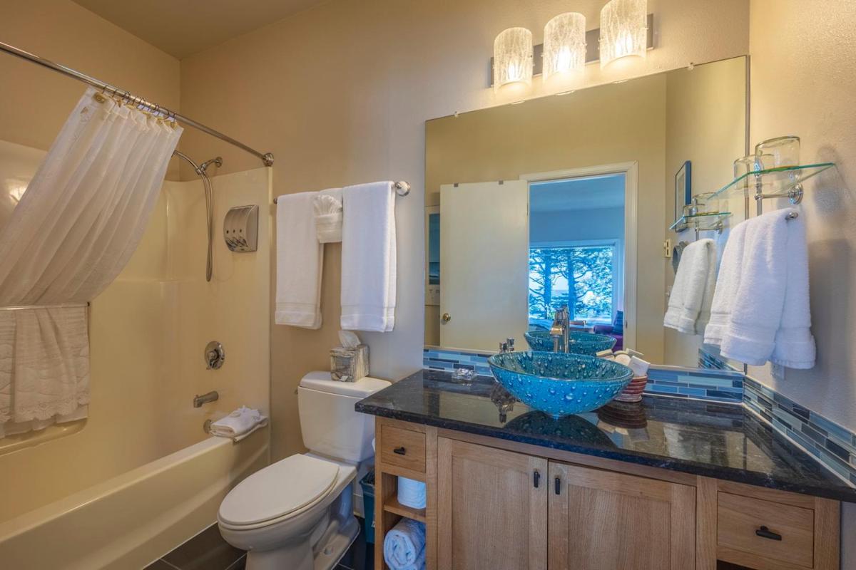Tyee Lodge Bed And Breakfast - Housity