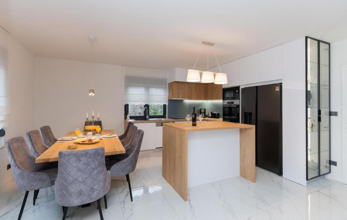 Stunning Home In Kamenmost - Housity