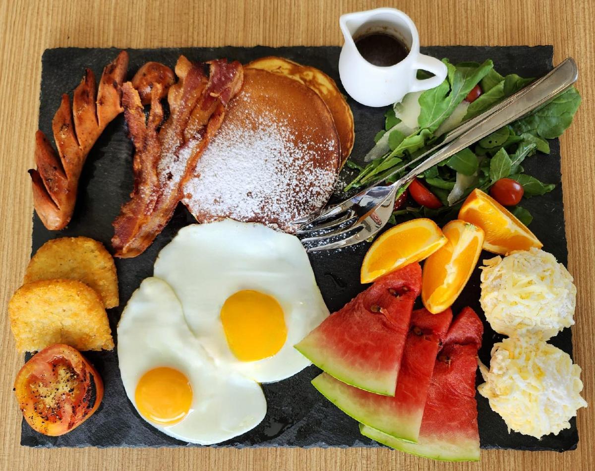 Cebu One Tectona Resort Hotel - Housity