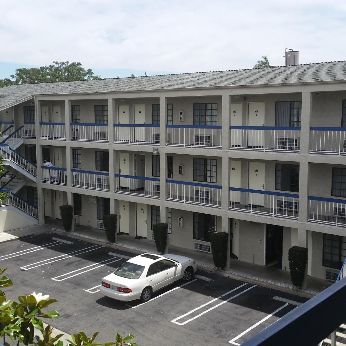 Days Inn by Wyndham Orange Anaheim - Housity