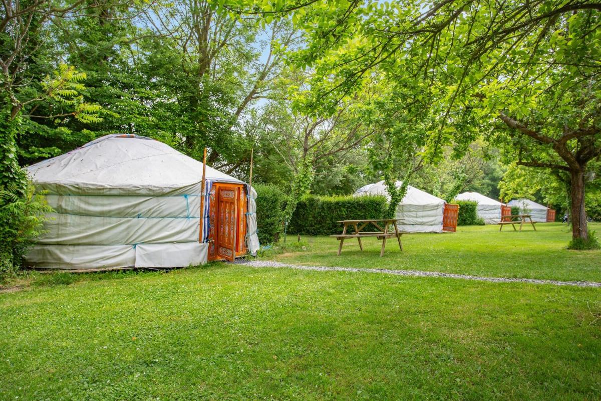 Le Village Insolite yourte et roulotte - Housity