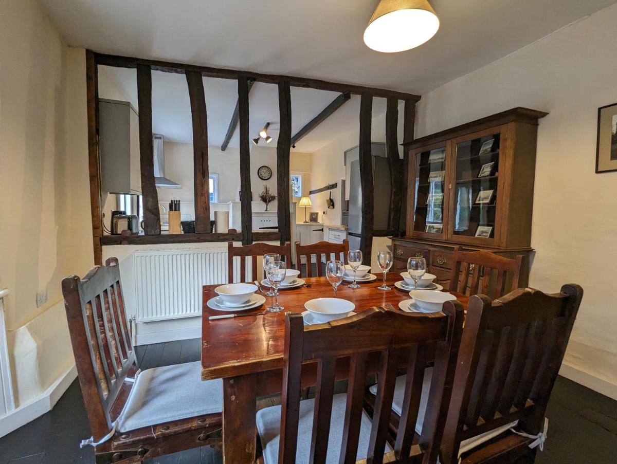 Gardener's Cottage, Knebworth Park - Housity