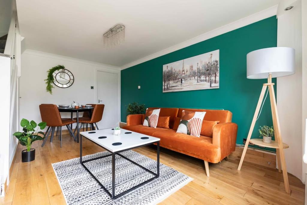 Evergreen Cottage Orsett - Housity