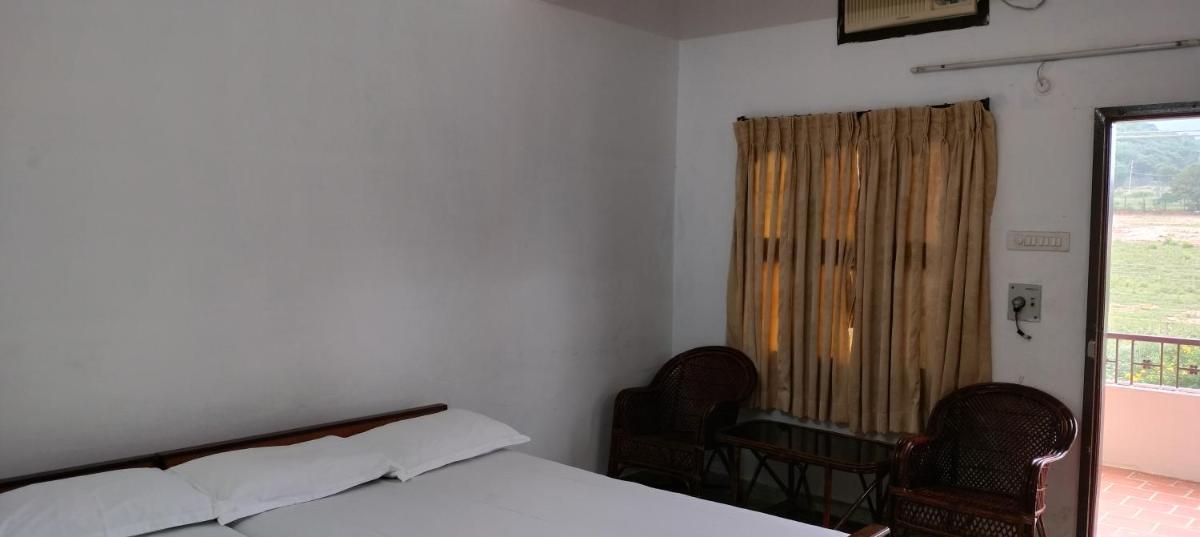 RAJA PALACE RESORT & MiNi Hotel - Housity