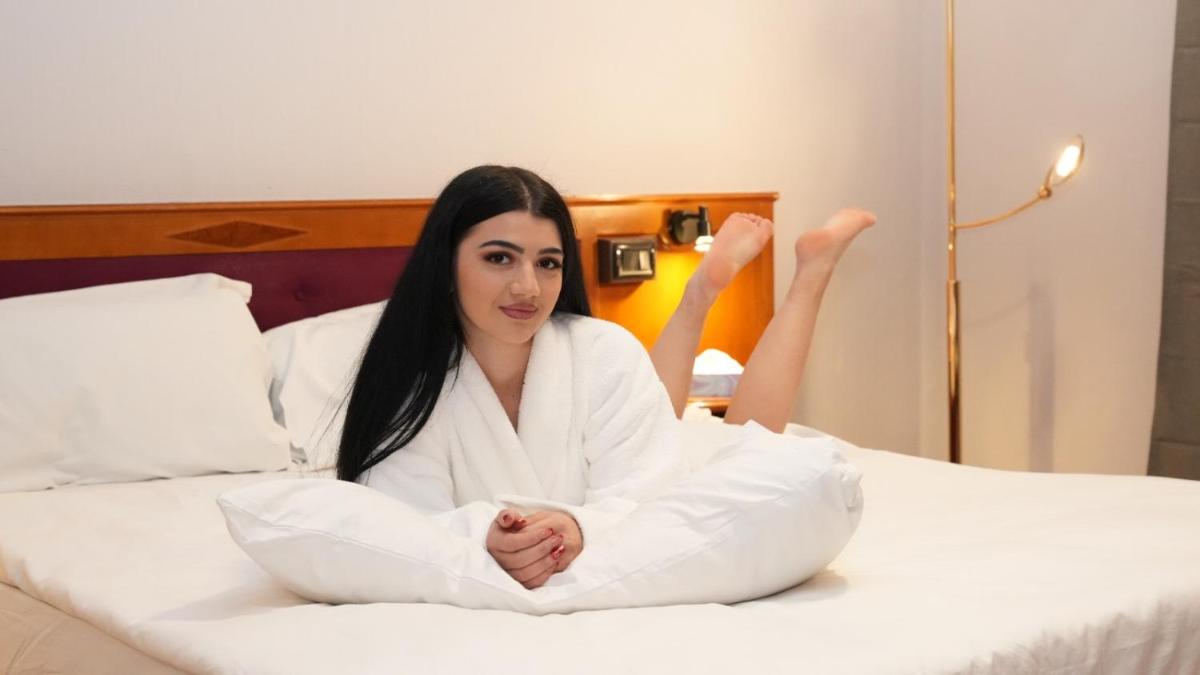 SN Hotel and Restaurant - Housity