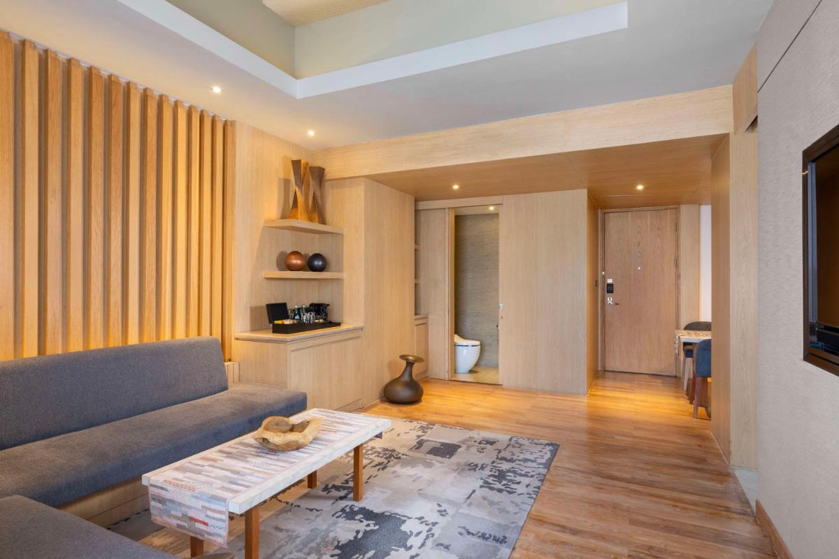 Alila Solo - Housity