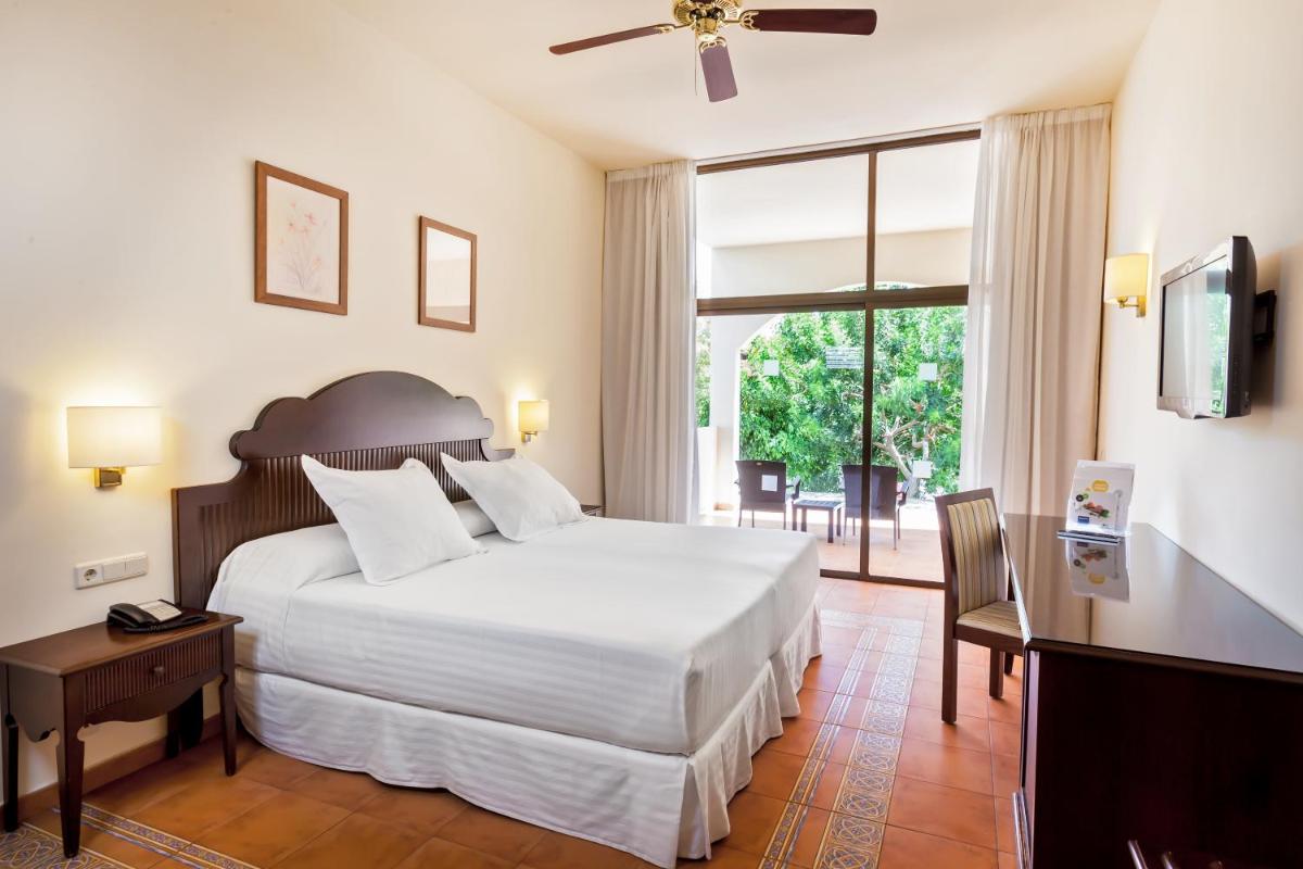 Cama o camas de una habitación en Occidental Jandía Mar