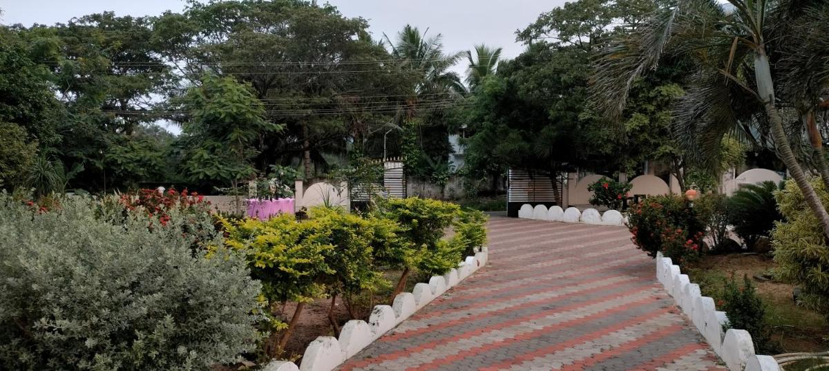 RAJA PALACE RESORT & MiNi Hotel - Housity