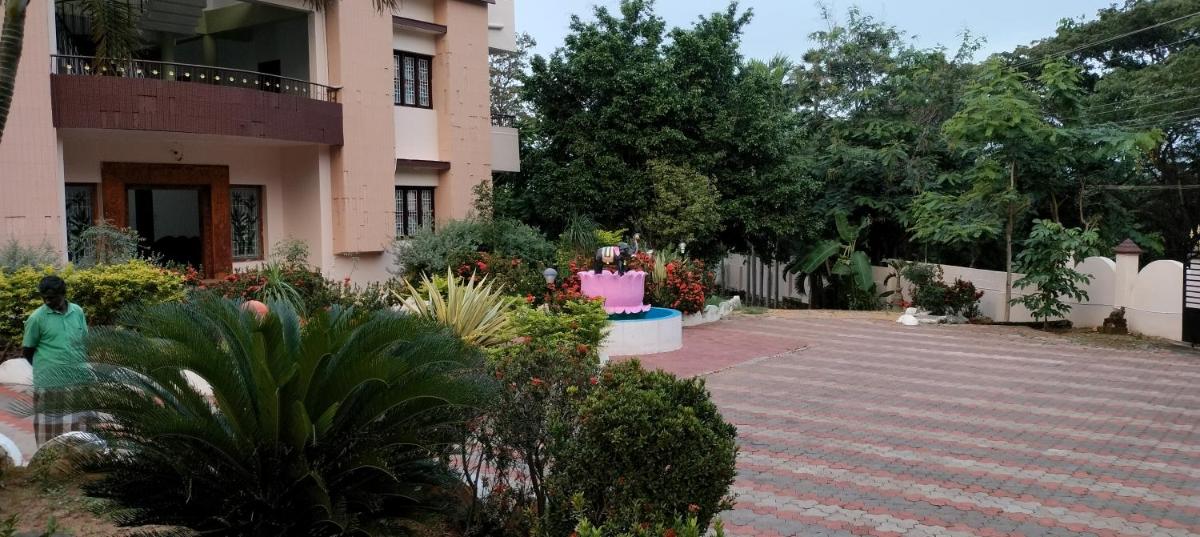 RAJA PALACE RESORT & MiNi Hotel - Housity
