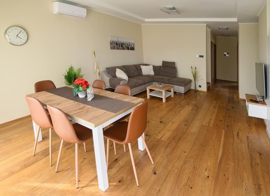 ABG House Ecser - Housity
