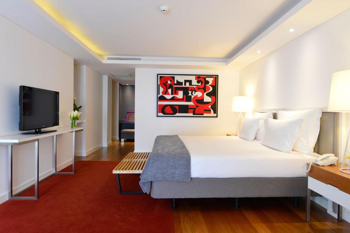 Uma televisão e/ou sistema de entretenimento em Pestana Cidadela Cascais - Pousada & Art District