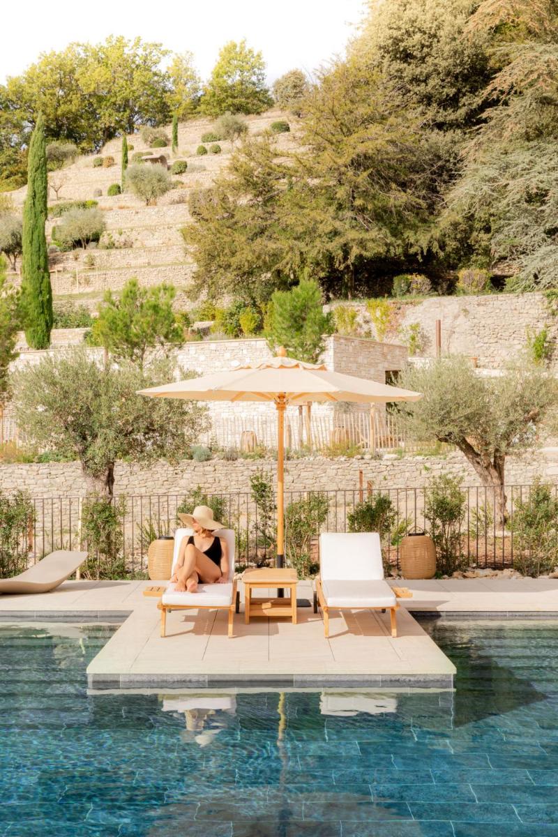 Piscine de l'établissement Le Couvent des Minimes, un Hôtel & Spa L'Occitane en Provence ou située à proximité