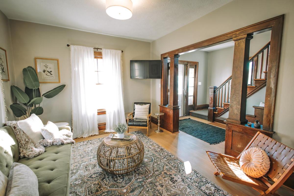 The Craftsman House - 3 min to DT & Falls Park - Housity