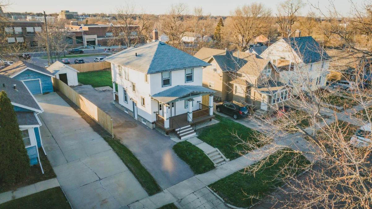 The Craftsman House - 3 min to DT & Falls Park - Housity