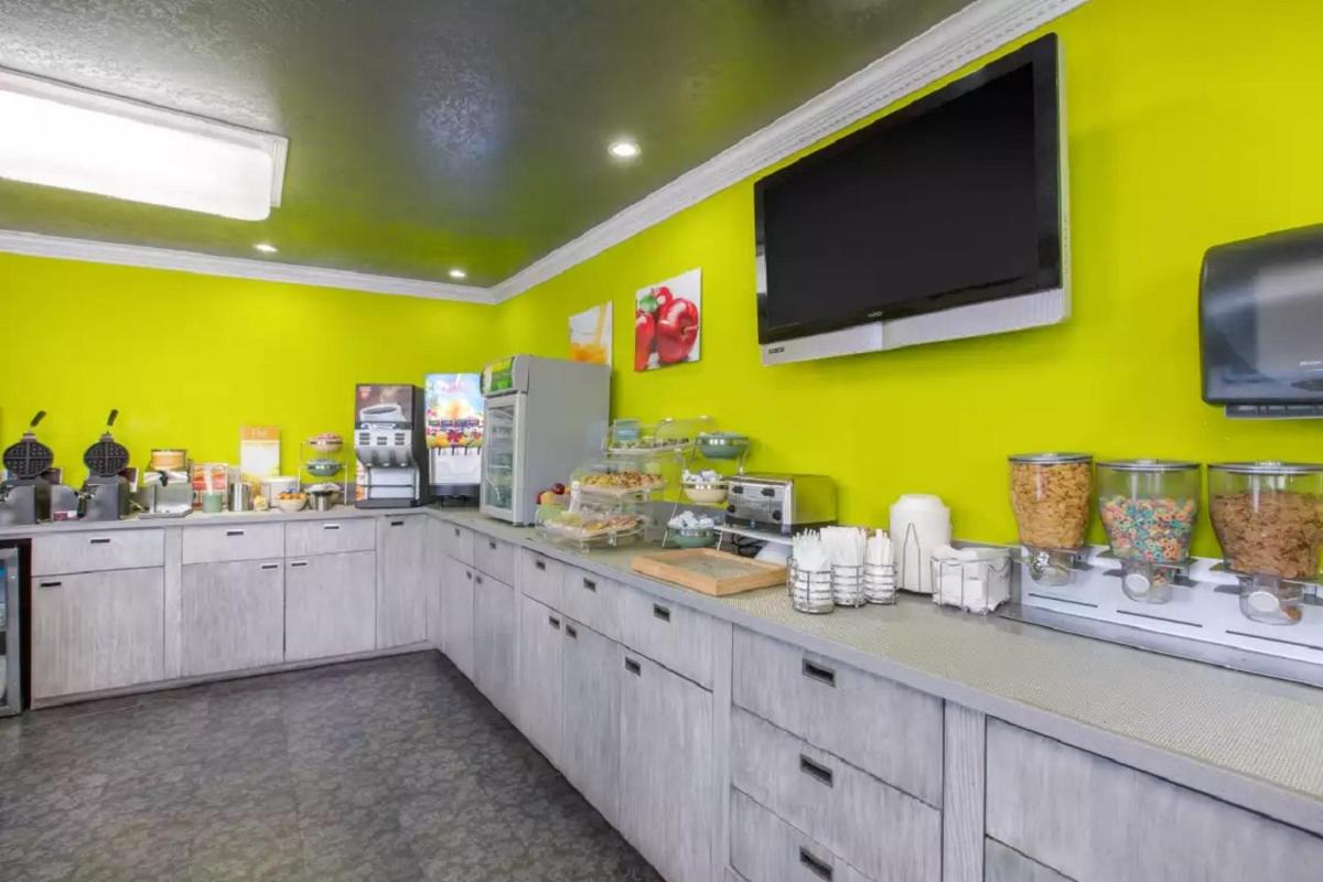 Suitetrails - Quality Inn Near Hollywood Walk of Fame