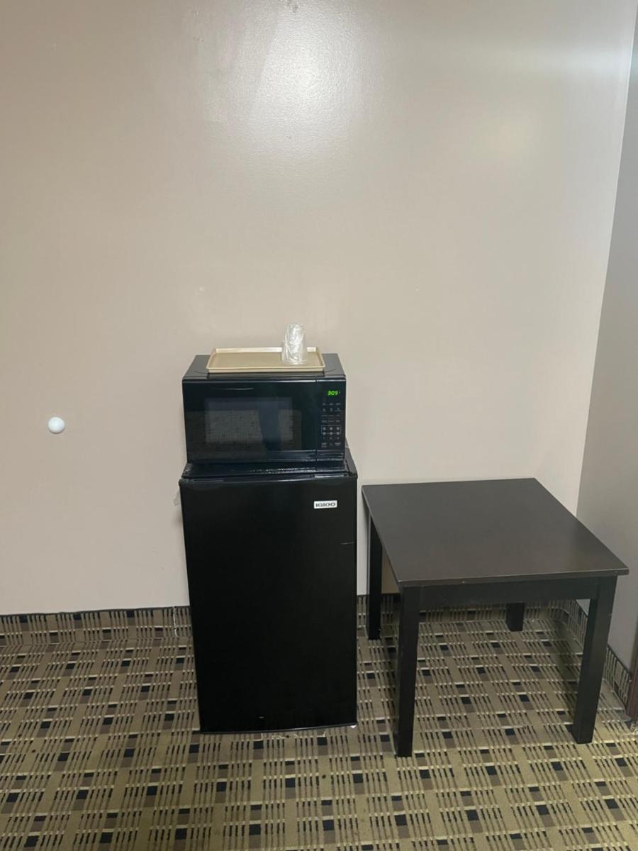 Economy Inn & Suites - Housity