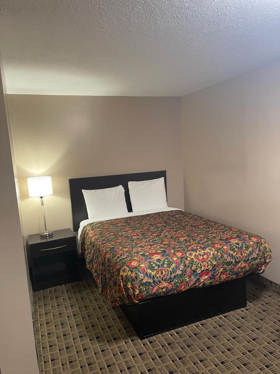 Economy Inn & Suites - Housity