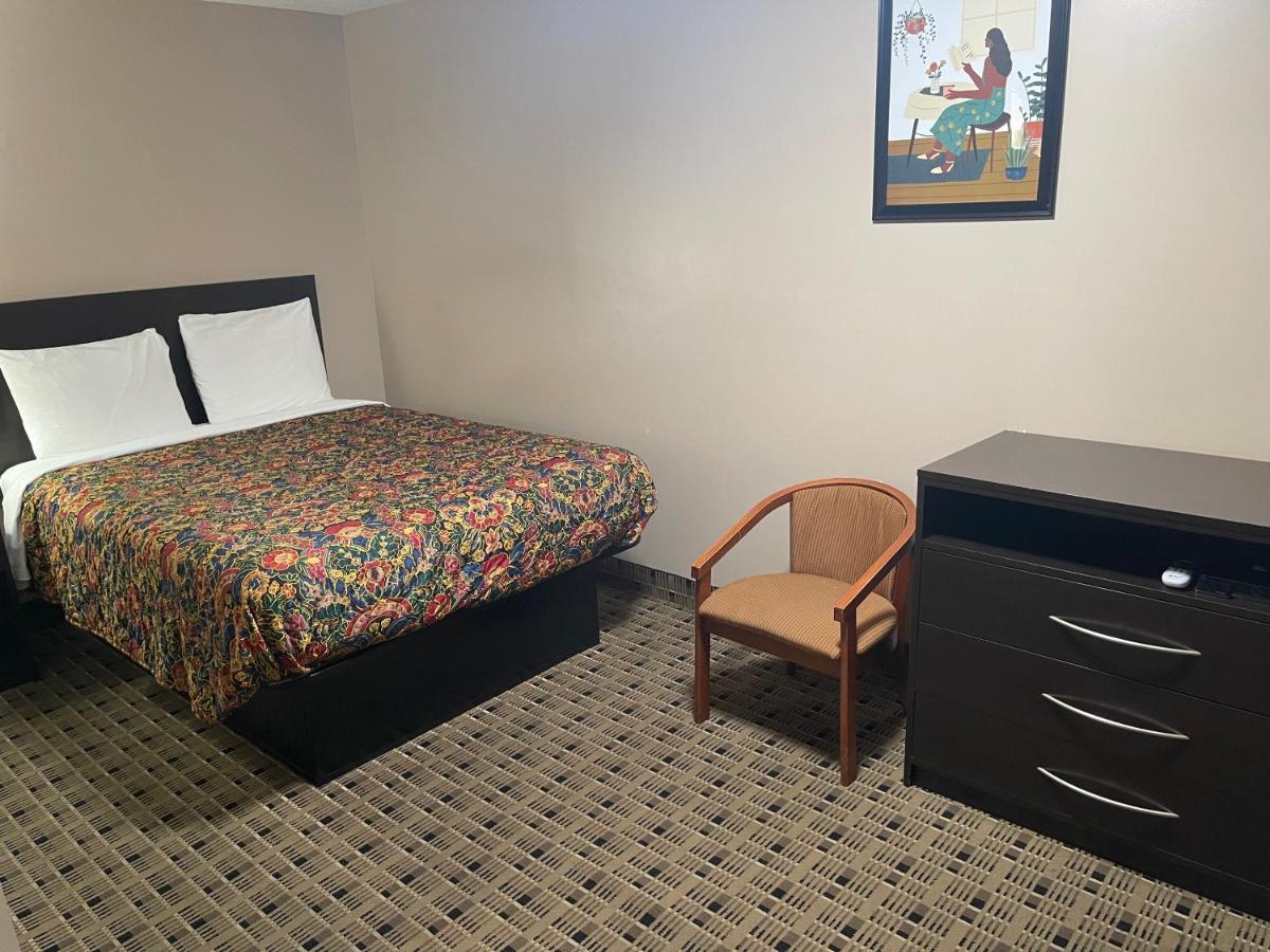 Economy Inn & Suites - Housity