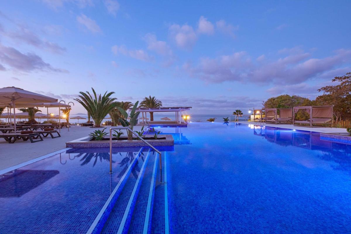 Piscina en o cerca de Dreams Lanzarote Playa Dorada Resort & Spa