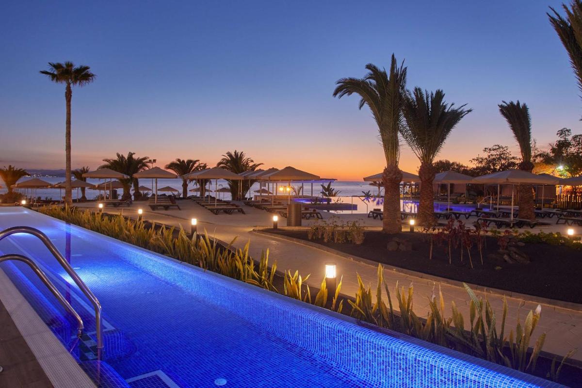 Piscina en o cerca de Dreams Lanzarote Playa Dorada Resort & Spa
