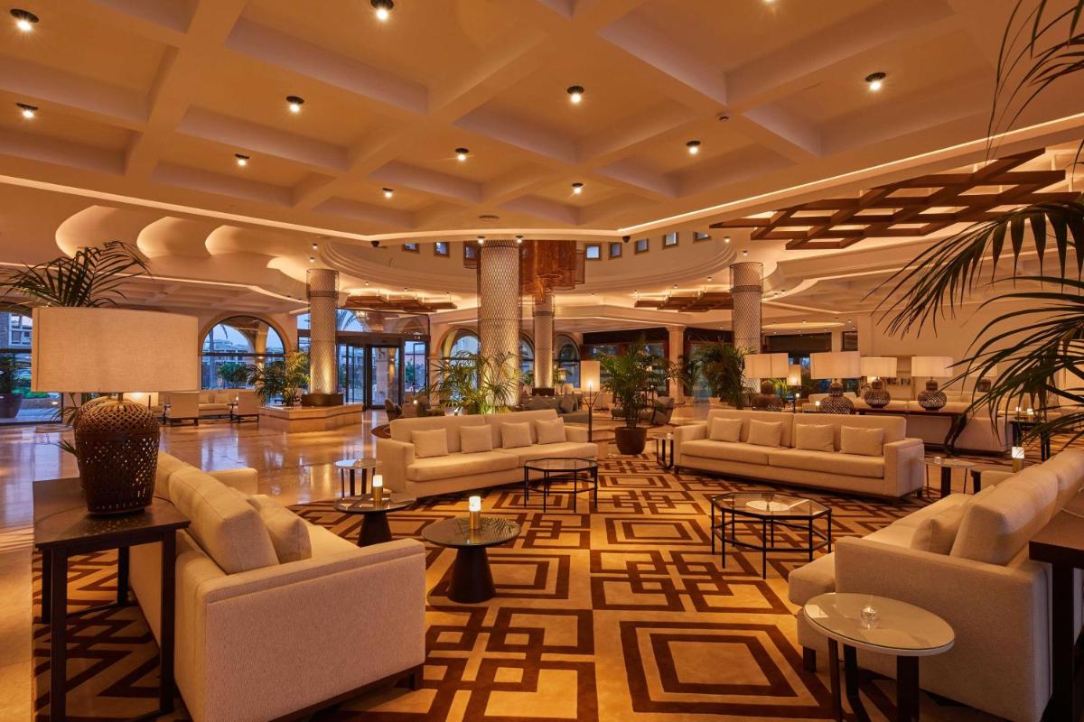 Zona de estar de Secrets Bahía Real Resort & Spa Adults only