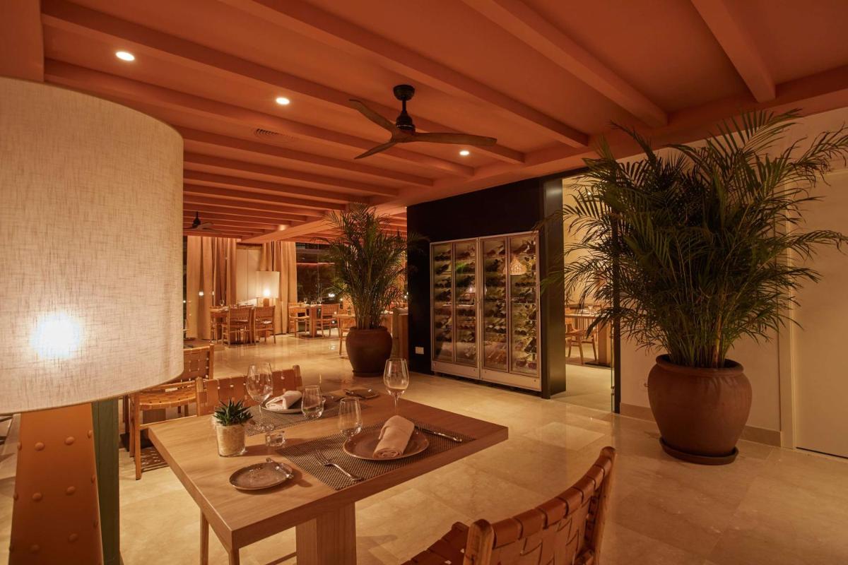 Zona de estar de Secrets Bahía Real Resort & Spa Adults only