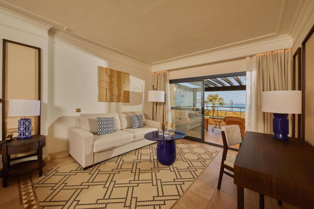 Zona de estar de Secrets Bahía Real Resort & Spa Adults only