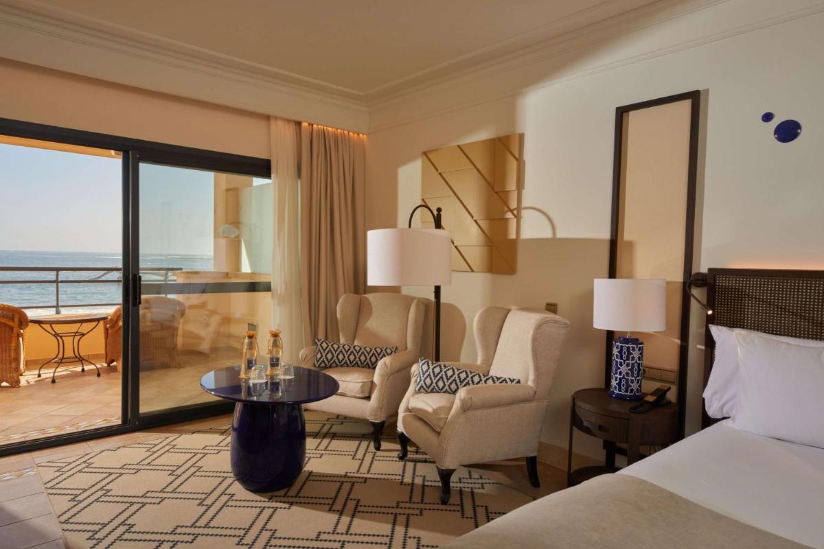 Zona de estar de Secrets Bahía Real Resort & Spa Adults only