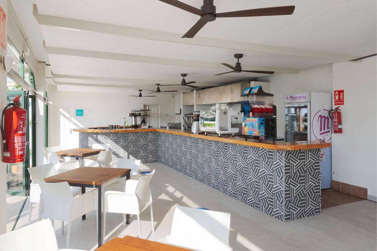 Un restaurante o sitio para comer en Alua Illa de Menorca