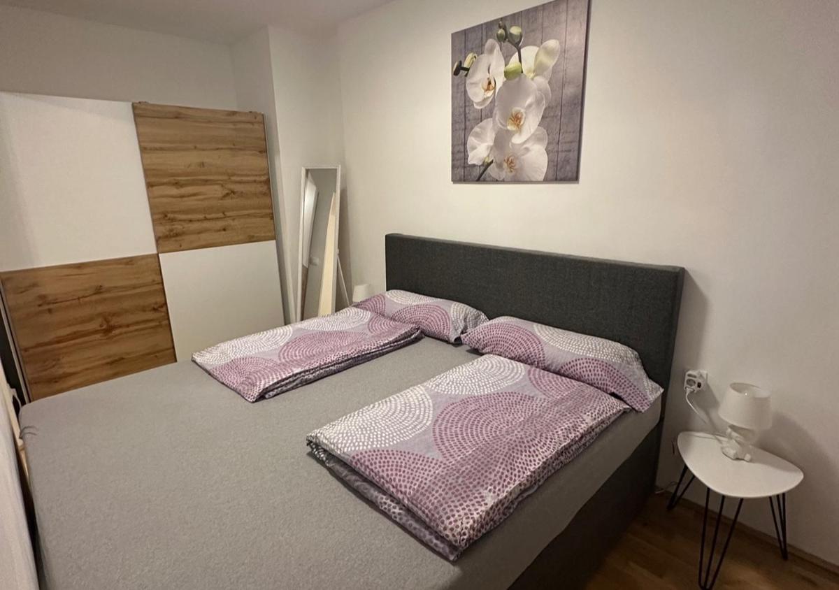 Cozy two-room apartment near VIC - Housity