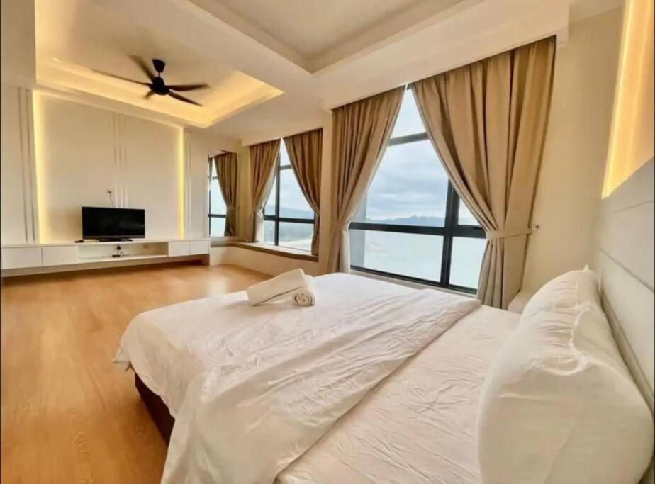 Suitetrails - 1 min to Seaview & Sunrise Heart of Kuantan