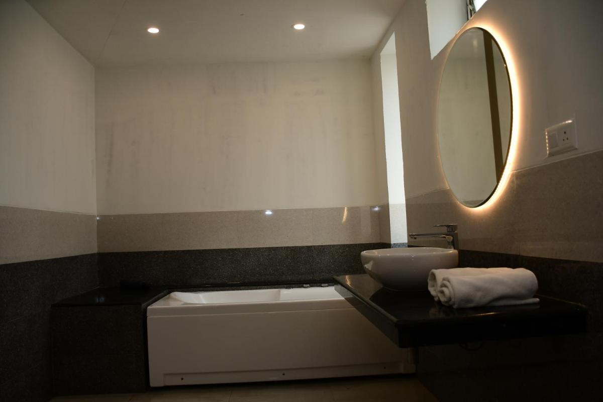 Hotel Dolphin - Housity