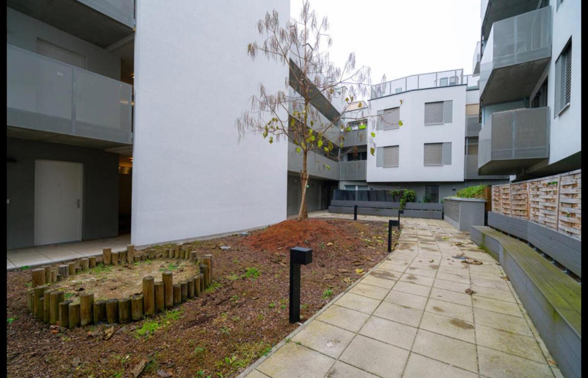 Cozy two-room apartment near VIC - Housity